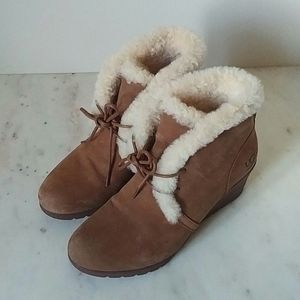 UGG - Jeovana leather shearling boots